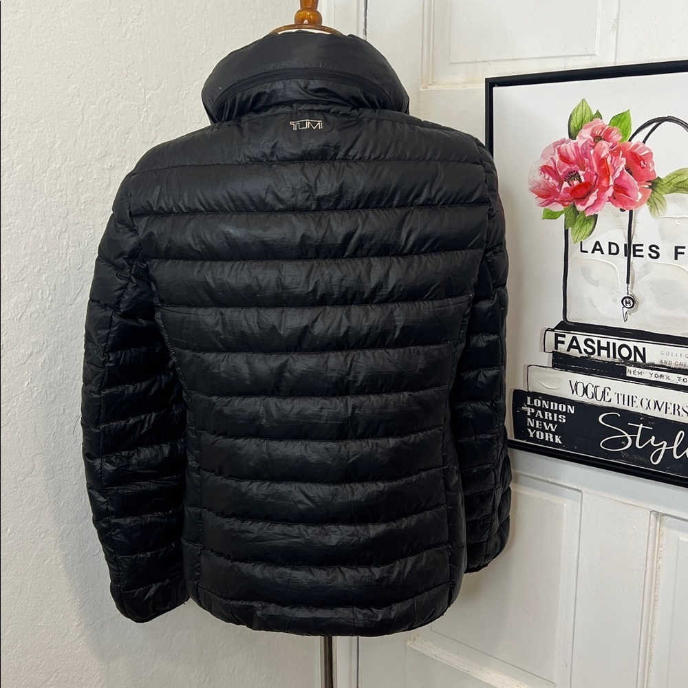 TUMI Pax Black Neck Pillow Puffer Jacket Size M - Picture 5 of 14